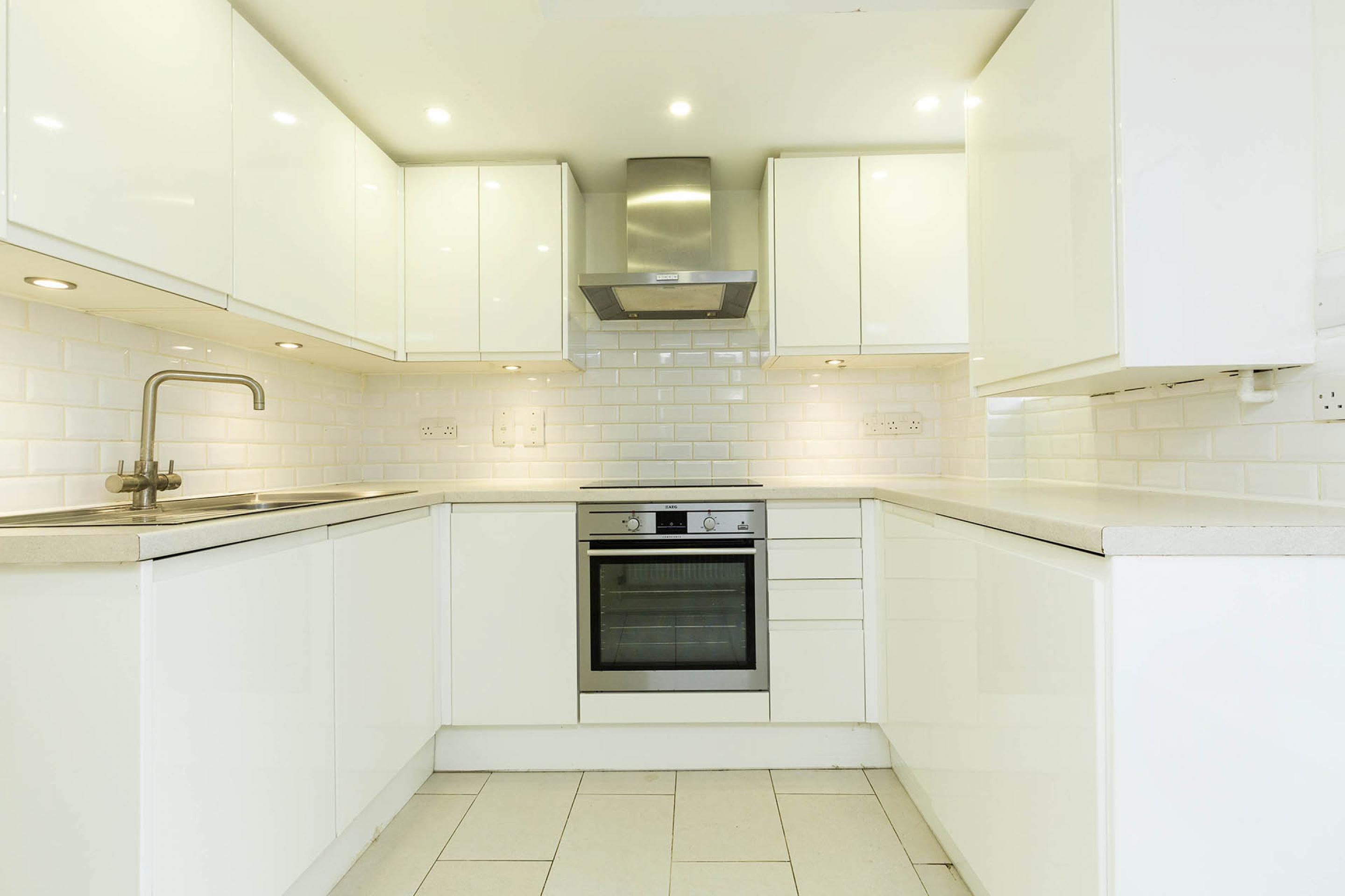 			2 Bedroom, 1 bath, 1 reception Flat			 Fairhazel Gardens, South Hampstead NW6